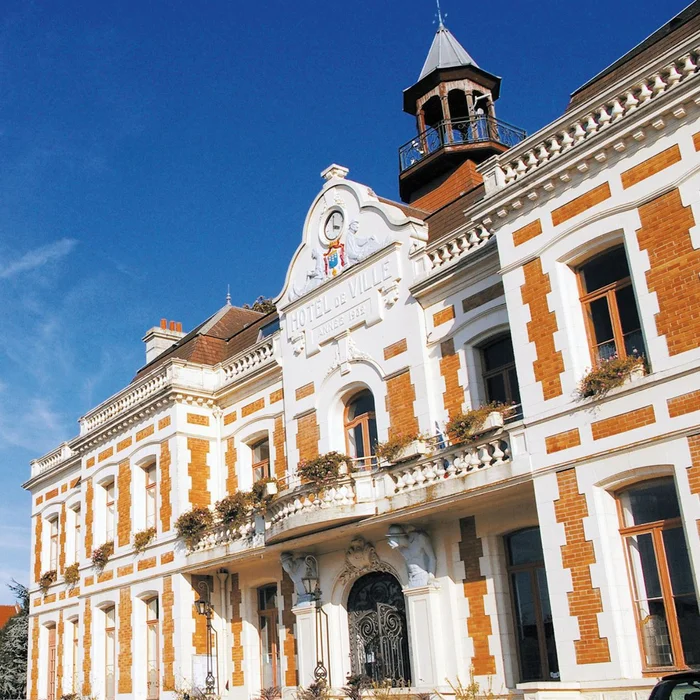 vue d'un bâtiment emblématique de la ville de Carvin, localisation de l'agence web Carvin