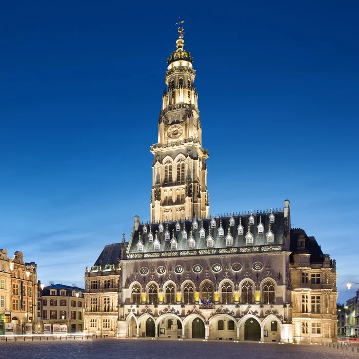 vue d'un bâtiment emblématique de la ville d'Arras, localisation de l'agence web Arras